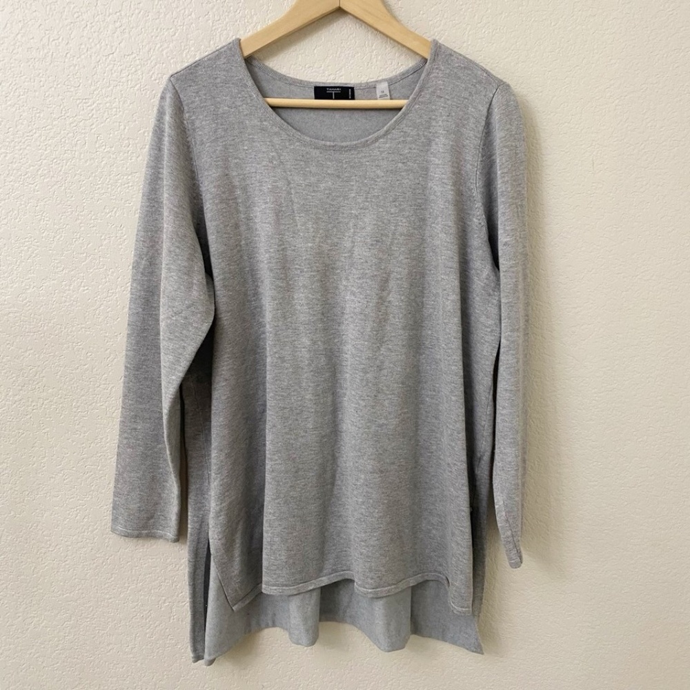 T Tahari Woman Sweater Size 1X Gray Long Sleeves Hi Lo Hem